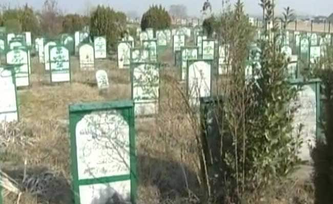 पाकिस्तानी आतंकियों के शवों को 'चुपचाप' दफनाए जाने से घाटी में हिंसा