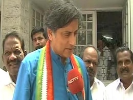 शशि थरूर की कांग्रेस से अलग राय, कहा-सबरीमाला मंदिर में महिलाओं को प्रवेश मिलना चाहिए शशि थरूर की कांग्रेस से अलग राय, कहा-सबरीमाला मंदिर में महिलाओं को प्रवेश मिलना चाहिए