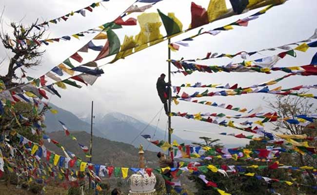 Chinese Officials Begin To Dismantle Tibetan Study Site