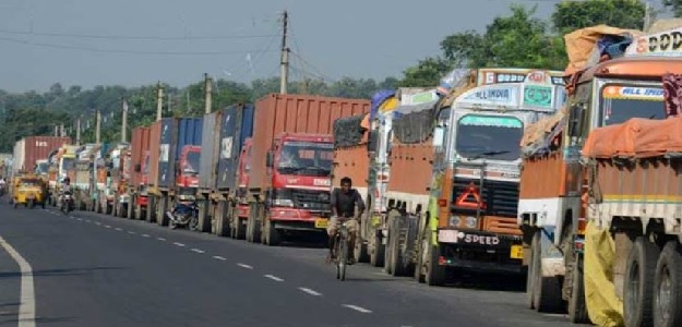 Security Forces Escort Over 500 Loaded Trucks Into Manipur
