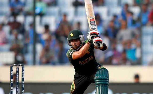 उमर अकमल सहित 5 पाक खिलाड़ी डांस शो के दौरान कथित झड़प में शामिल होने से विवाद में घिरे