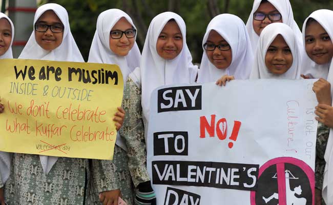 Indonesian Officials, Clerics Ban Valentine's Day Observance