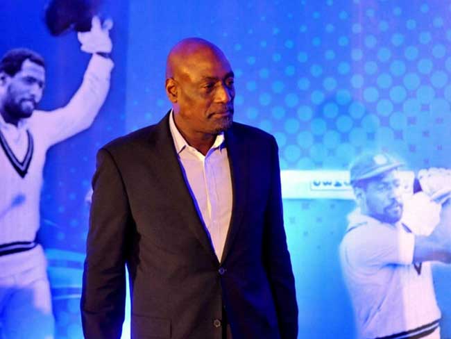 अपना रिकॉर्ड तोड़ने पर विवियन रिचर्ड्स ने दी मैक्कलम को बधाई