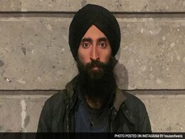 Turban-Wearing Sikh Actor Banned From Flight Is Now Refusing To Fly Home Turban-Wearing Sikh Actor Banned From Flight Is Now Refusing To Fly Home