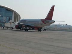 बम की खबर पर दिल्ली एयरपोर्ट पर उतारे गए दो विमान, सभी यात्रियों को निकाला गया बाहर
