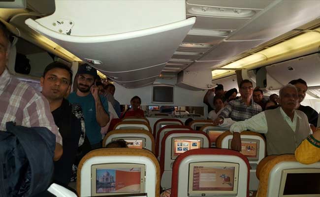 तकनीकी खराबी के कारण उड़ान ही नहीं भर पाया एयर इंडिया का विमान, घंटों फंसे रहे यात्री