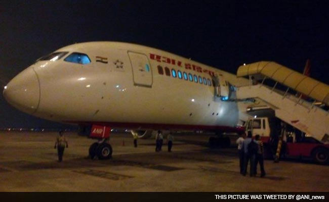 इंजन में आयी खराबी, एयर इंडिया के विमान की कोलकाता में इमरजैंसी लैंडिंग