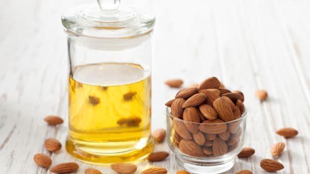 8 Great Benefits of Almond Oil for Hair, Face and Skin