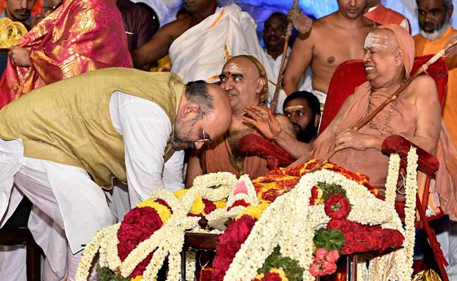 Kanchi Shankaracharya Endorses PM Modi As Amit Shah Visits Him In Chennai