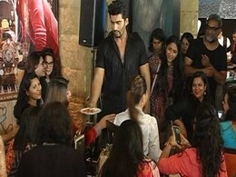 महिला दिवस को ख़ास बनाने के लिए अर्जुन कपूर ने दी 'पार्टी' महिला दिवस को ख़ास बनाने के लिए अर्जुन कपूर ने दी 'पार्टी'