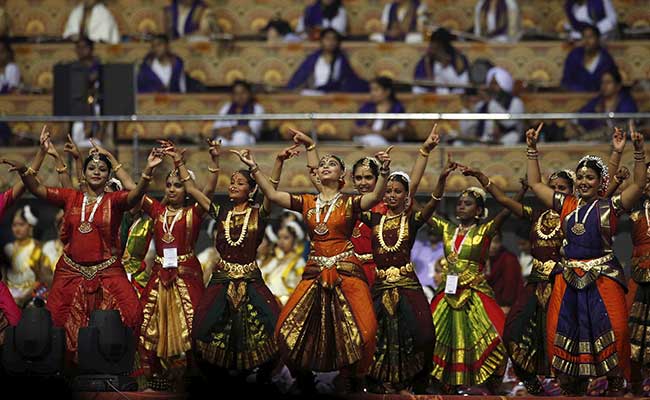 Sri Sri's Ravi Shankar's 'Blessings' Brought Arvind Kejriwal, PM Together: Congress