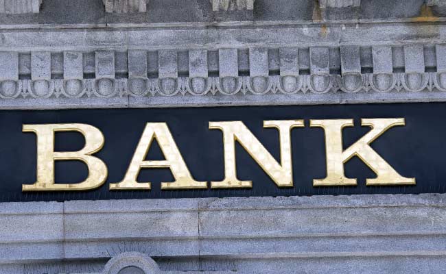 Employee At Top Bank, Wife Duped Ex Senior Lok Sabha Official Of Crores