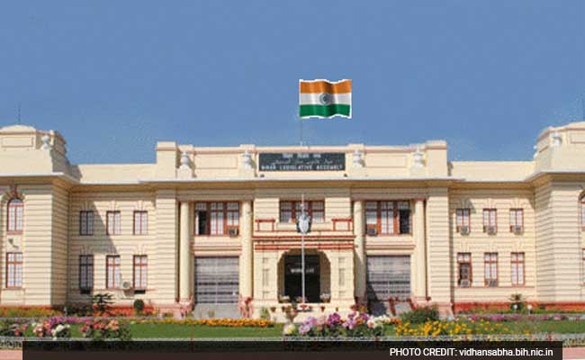 बिहार विधानसभा में अपराध को लेकर विपक्ष का जमकर हंगामा, राजद ने कहा - बिहार में कानून का राज समाप्त बिहार विधानसभा में अपराध को लेकर विपक्ष का जमकर हंगामा, राजद ने कहा - बिहार में कानून का राज समाप्त