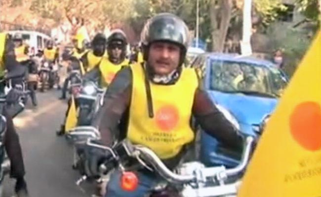 Bikers Rally In Delhi To Spread Awareness About Cancer