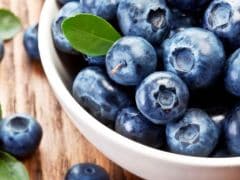 Drinking Blueberry Juice May Boost Brain Function in Elder People