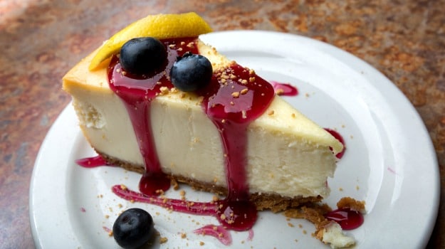cheesecake-blueberry-plate