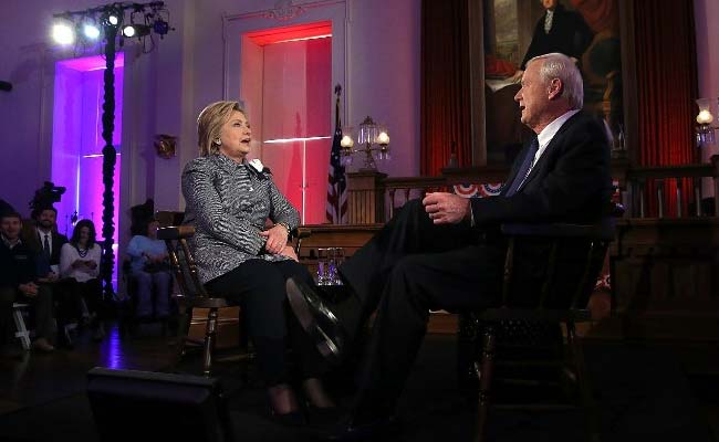 Caught On A Hot Mic, Clinton Speculates About Christie's Support For Trump: 'Did He Have A Debt?'