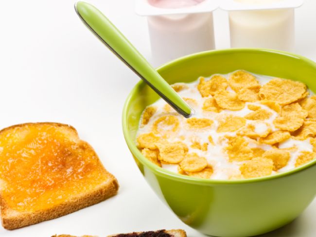 How Much Cereal & Milk Should You Have for Breakfast
