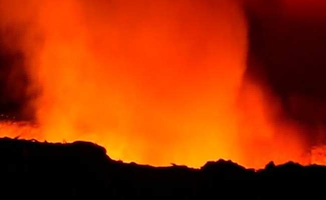 मुंबई के देवनार कचरा घर में फिर से लगी भीषण आग, 12 दमकल गाड़ियां बुझाने में जुटीं