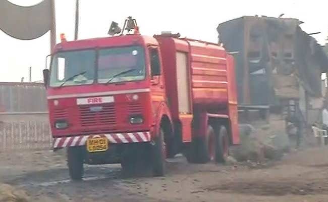 देवनार डंपिंग ग्राउंड में लगी आग पर काबू पाने के प्रयास जारी, धुएं से लोग बेहाल