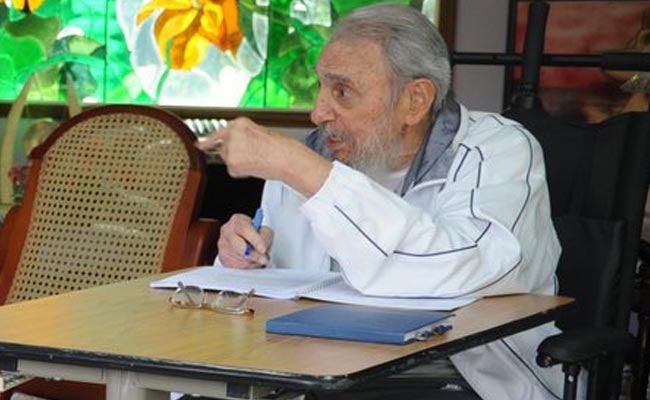 Fidel Castro Makes Rare Public Appearance After Barack Obama Visit