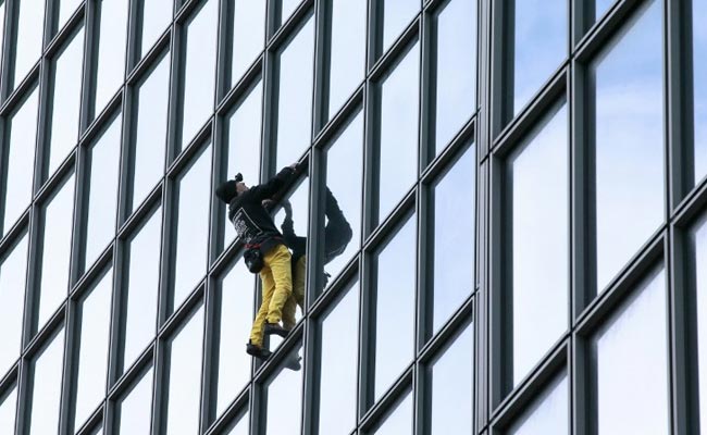 French 'Spiderman' Scales Paris Skyscraper