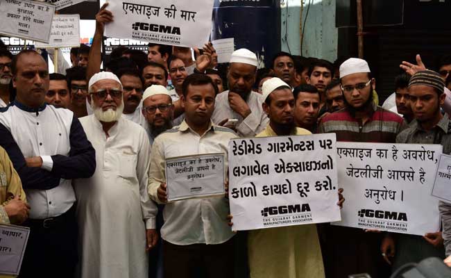 गुजरात में ही मोदी सरकार के बजट का तेज विरोध, जौहरियों के बाद गारमेंट इंडस्ट्री की हड़ताल