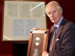George Martin Dies at 90. Twitter Bids Farewell to 'Fifth Beatle' George Martin Dies at 90. Twitter Bids Farewell to 'Fifth Beatle'