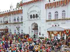 आनंदपुर साहिब में 'होला मोहल्ला' की धूम, गुरु गोविंद सिंह ने यहीं किया था 'खालसा' की स्थापना