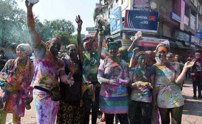 Hot Holi In Delhi As Mercury Reaches Year's High