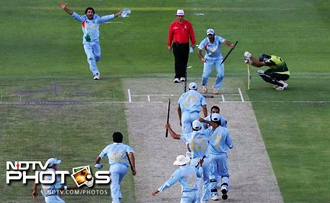 वर्ल्ड T20 : जब पाकिस्तान पर शानदार जीत के बाद टीम इंडिया ने गाया था 'चक दे इंडिया'