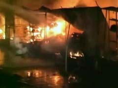कानपुर में भीषण आग, एक बच्चे की मौत, 100 से ज्यादा दुकानें जलकर खाक