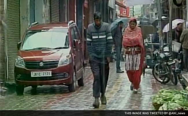 Intermittent Showers In Kashmir, Weather Department Predicts More Rains