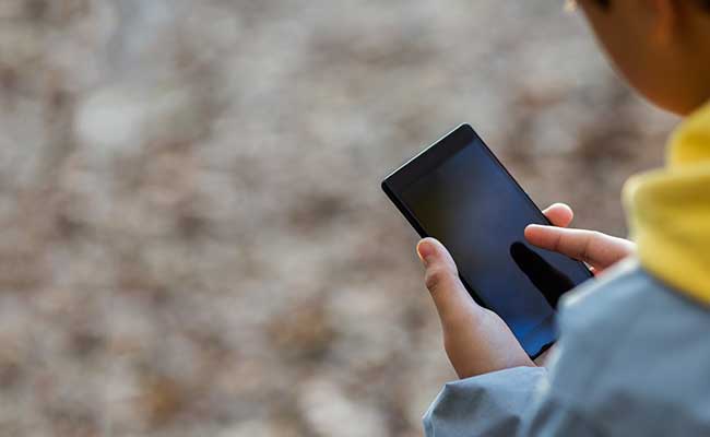 Chinese Kid Cuts Off Own Finger When Asked Not To Use Smartphone