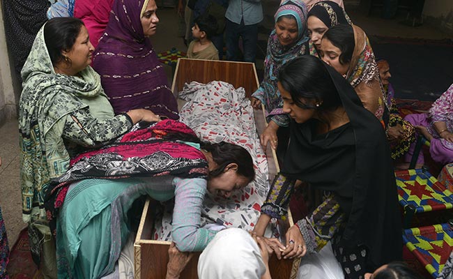 Pakistan Detains Hundreds As Militants Taunt PM Over Easter Blast