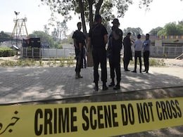 पाकिस्तान : कथित रूप से इस्लाम धर्म कबूलने से इनकार करने पर ईसाई शख्स के दोनों हाथ 'काटे' पाकिस्तान : कथित रूप से इस्लाम धर्म कबूलने से इनकार करने पर ईसाई शख्स के दोनों हाथ 'काटे'