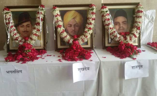 जानिए कहां पगड़ीवाले भगत सिंह को सुखदेव बताया गया...