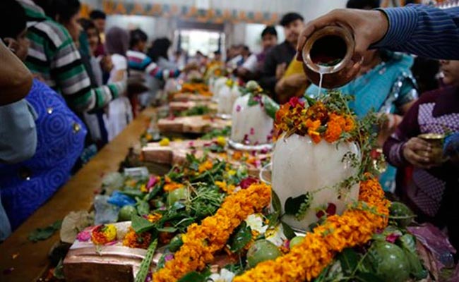 महाशिवरात्रि 2018: आज भी मनाई जा रही है शिवरात्रि, कर सकते हैं महादेव को खुश