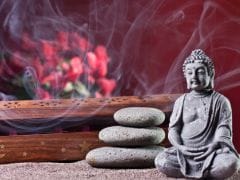 Aromatherapy and Meditation: How the Sense of Smell Can Ease Your Mind Aromatherapy and Meditation: How the Sense of Smell Can Ease Your Mind