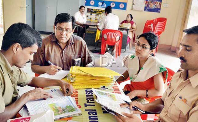 A For Auto, M For Marathi: Jittery Auto Drivers In Mumbai Turn to Std V Marathi Textbooks