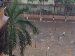 Mumbai Receives Unseasonal Rains, Mercury Dips
