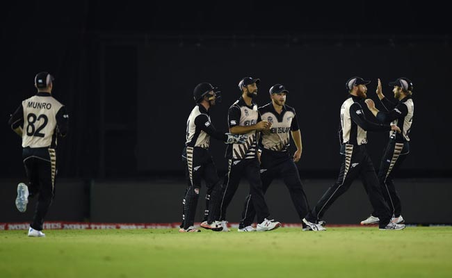 वर्ल्ड टी-20 : न्यूजीलैंड ने पाकिस्तान को 22 रन से हराकर सेमीफाइनल में पक्की की जगह