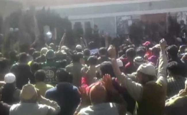 Protests In Kashmir Over Food Security Act, Parties Demand Rollback