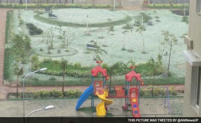 Hailstorm In Noida Throws Traffic Out of Gear