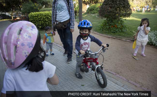 As Air Worsens, New Delhi Turns To Masks. The Flashier The Better.