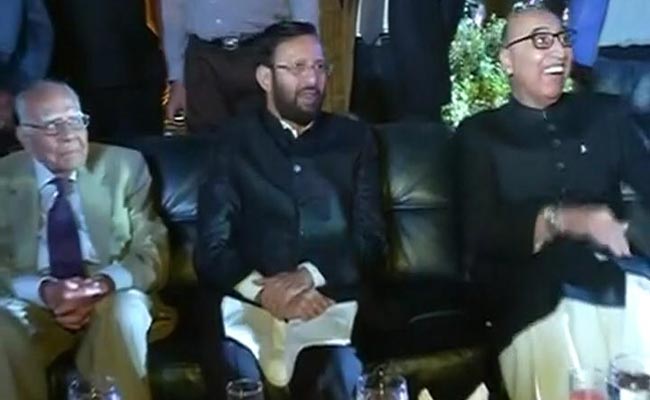 पाक दिवस कार्यक्रम में हुर्रियत नेताओं ने मोदी सरकार को कोसा, जावड़केर भी थे कार्यक्रम में मौजूद