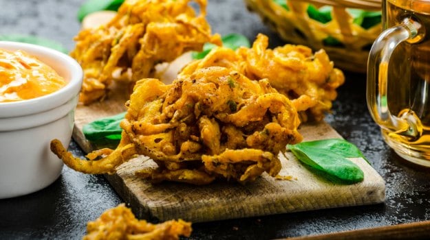 Move Over Aloo and Pyaaz Ke Pakode, Here are 12 Different Pakodas to Savour this Monsoon