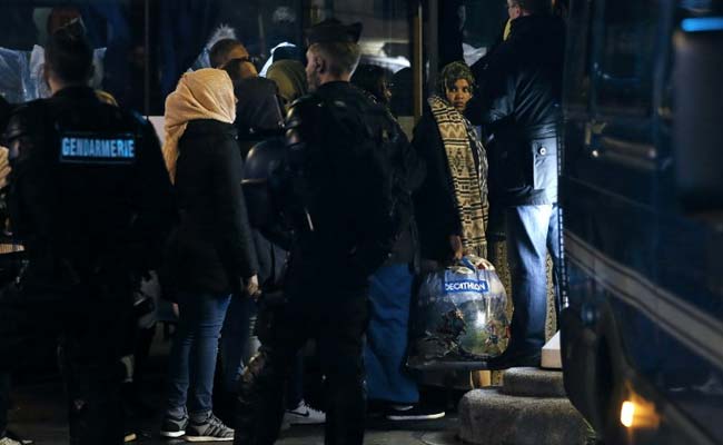 Nearly 1,000 Migrants Evacuated From Paris Camp