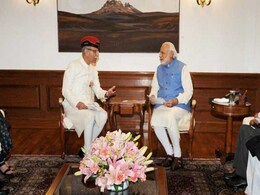 एएमयू के कुलपति ने पीएम मोदी से की मुलाकात, अल्पसंख्यक दर्जा पर समर्थन मांगा एएमयू के कुलपति ने पीएम मोदी से की मुलाकात, अल्पसंख्यक दर्जा पर समर्थन मांगा