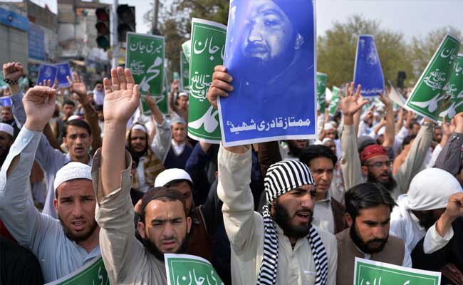 Mumtaz Qadri Execution: 'Revenge Attack' Kills 10 In Peshawar Suicide Bombing